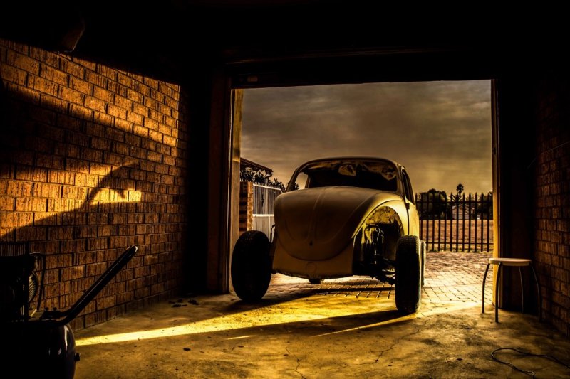 carrosserie-ANDON-min_car_garage_volkswagen_sunset_vw_beetle-81658